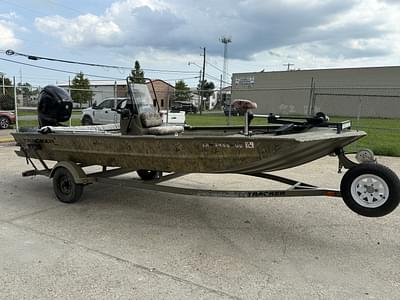 BOATZON | 2015 Tracker Boats 1860 CC