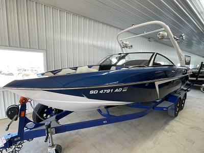 BOATZON | 2017 Malibu Boats Wakesetter 22 VLX