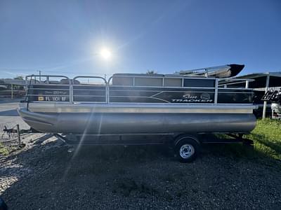 BOATZON | 2017 Sun Tracker Fishin Barge 20 DLX Pontoon Boat BOATZON | 2017 Sun Tracker Fishin Barge 20 DLX Pontoon Boat