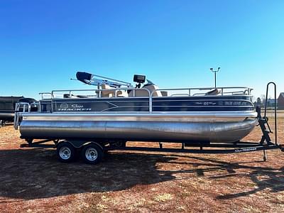 BOATZON | 2017 Sun Tracker Fishing Barge 22 Dlx Pontoon