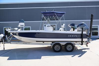 BOATZON | 2018 Robalo 206 Cayman