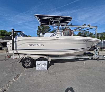 BOATZON | 2018 Robalo R200   Low Hours and just serviced  Save Big