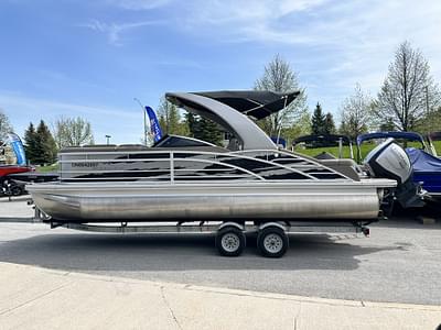 BOATZON | 2019 Bennington 23 RSBWA Windscreen Sport Arch BOATZON | 2019 Bennington 23 RSBWA Windscreen Sport Arch