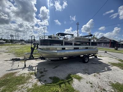 BOATZON | 2019 Sun Tracker Bass Buggy 18 DLX Fishing Pontoon BOATZON | 2019 Sun Tracker Bass Buggy 18 DLX Fishing Pontoon