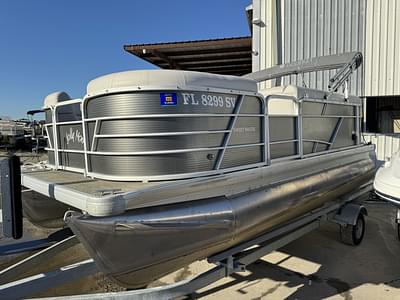 BOATZON | 2021 Godfrey SW 1680 CX Pontoon