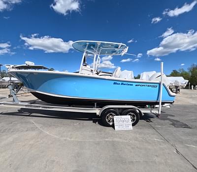 BOATZON | 2021 Sportsman Open 232  Low hours trailer included