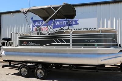 BOATZON | 2021 Tracker Boats Party Barge 20 Deluxe