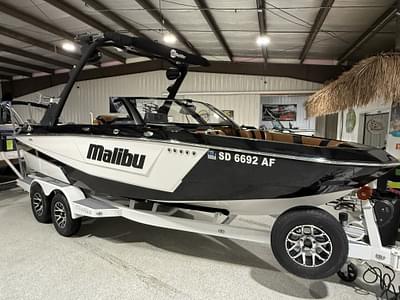 BOATZON | 2022 Malibu Boats 21LX