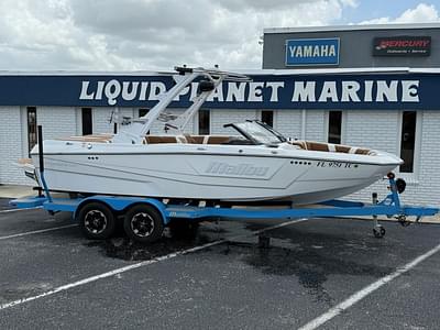 BOATZON | 2022 Malibu Boats Wakesetter 21 LX