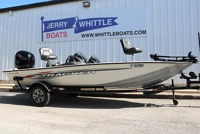BOATZON | 2022 Tracker Boats Pro 195 Team TXW Tournament Edition