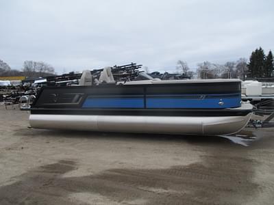 BOATZON | 2022 Viaggio Diamante 23R With A Suzuki 140HP Motor  Demo Pontoon