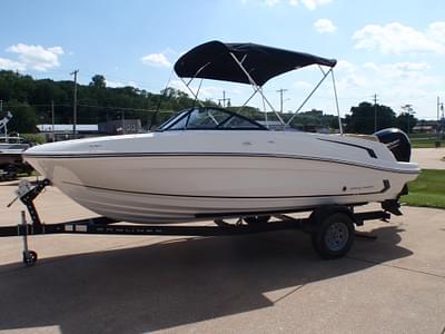 BOATZON | 2023 Bayliner VR5 Bowrider  Outboard