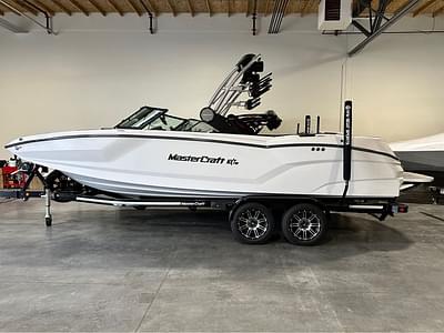 BOATZON | 2023 MasterCraft NXT24