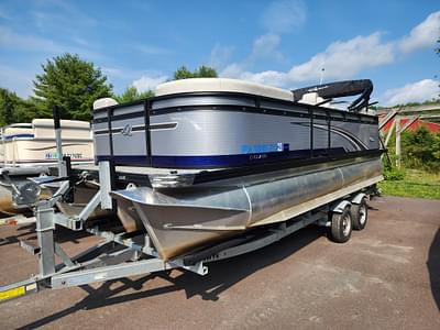 BOATZON | 2023 Qwest Pontoons 820 EClass RLS LT Triple Toon and trailer BOATZON | 2023 Qwest Pontoons 820 EClass RLS LT Triple Toon and trailer