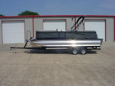 BOATZON | 2023 Qwest Pontoons 822 EClass RLS TRI TOON