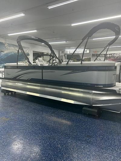 BOATZON | 2023 Qwest Pontoons 822 RLS LTZ