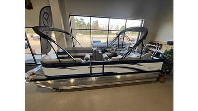 BOATZON | 2023 Qwest Pontoons 822 XRE Cruise LTZ