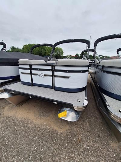 BOATZON | 2023 Qwest Pontoons E 816 RLS LT