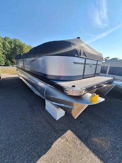 BOATZON | 2023 Qwest Pontoons E 822 RLS  LT