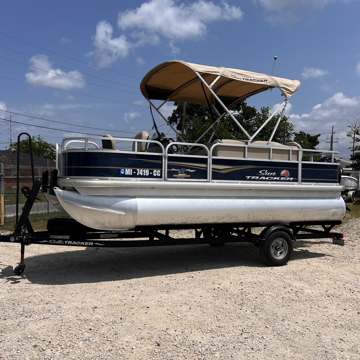 Sun Tracker PARTY BARGE 18 DLX 2023