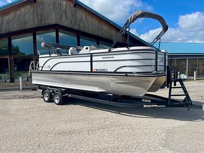 BOATZON | 2023 SunCatcher Select 322RC BOATZON | 2023 SunCatcher Select 322RC