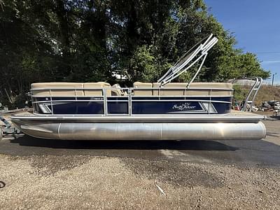 BOATZON | 2023 SunChaser Vista 22 LR BOATZON | 2023 SunChaser Vista 22 LR