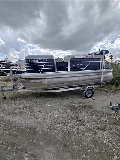 BOATZON | 2023 Sweetwater 1680 CX Pontoon