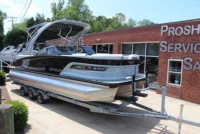 BOATZON | 2023 Tahoe Pontoons Grand Tahoe Quad Lounge Windshield 25