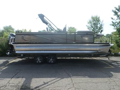 BOATZON | 2024 Angler Qwest 8522 Fish n Cruise