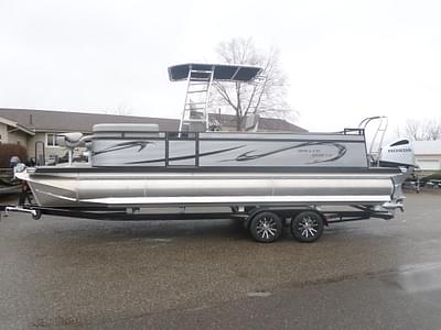 BOATZON | 2024 Angler Qwest 852224 Pro Fish N Crusie