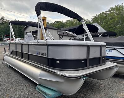 BOATZON | 2024 Bentley Pontoons Legacy 220 Navigator