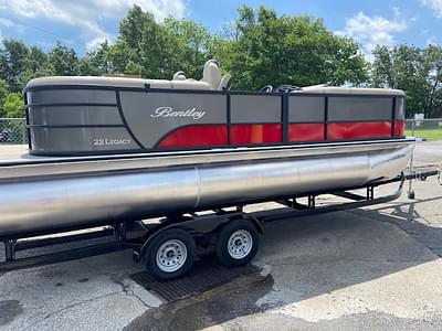 BOATZON | 2024 Bentley Pontoons Legacy 220 Navigator BOATZON | 2024 Bentley Pontoons Legacy 220 Navigator