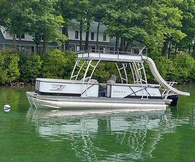 BOATZON | 2024 Crest Pontoons 250 Caribbean DLX Upper deck