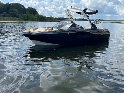 BOATZON | 2024 Malibu Boats M220