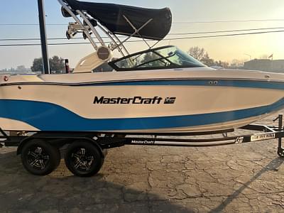 BOATZON | 2024 MasterCraft XT23  Factory Demo w 62L Engine