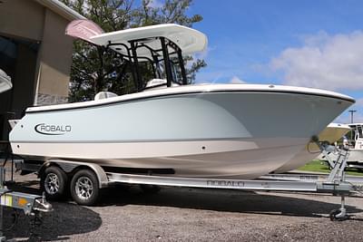 BOATZON | 2024 Robalo Center Console R230