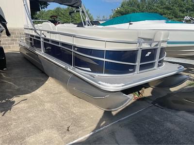 BOATZON | 2024 Starcraft LX 22 R