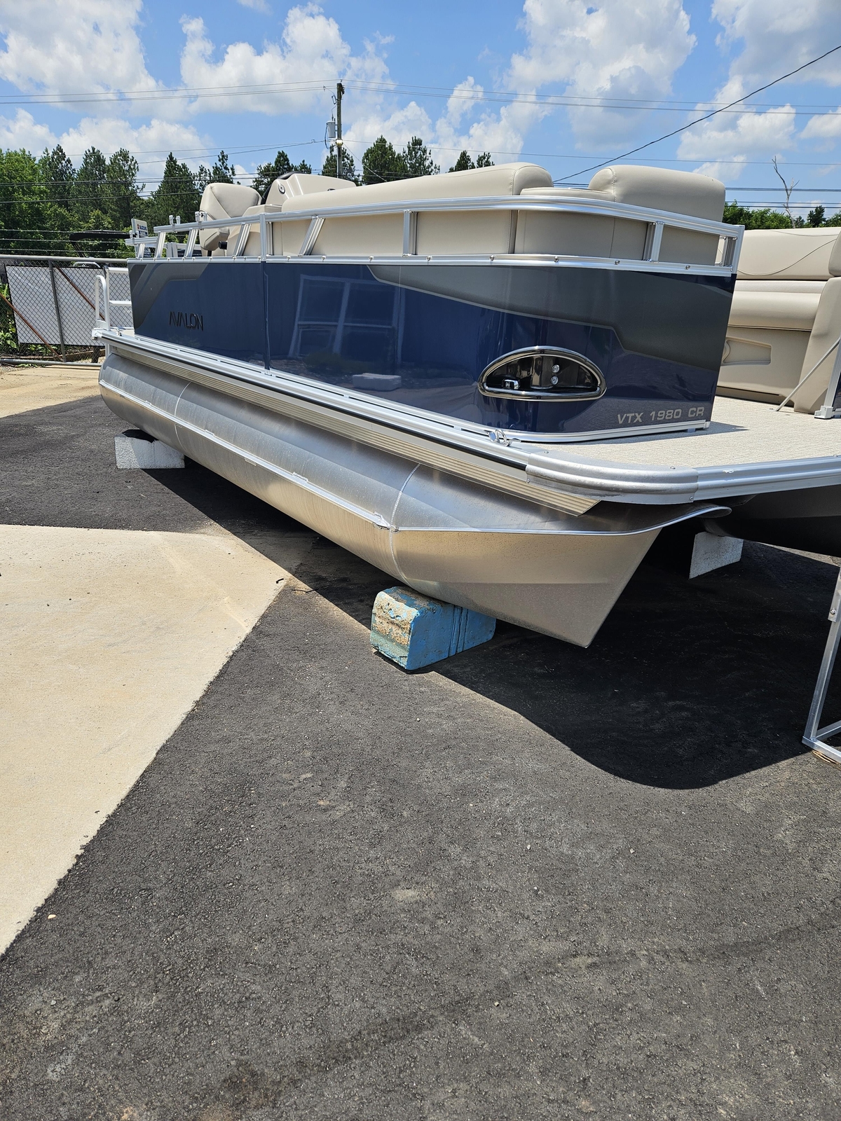 2025 Avalon Avalon 1985 VTX Cruise 2025 - Sold Boat