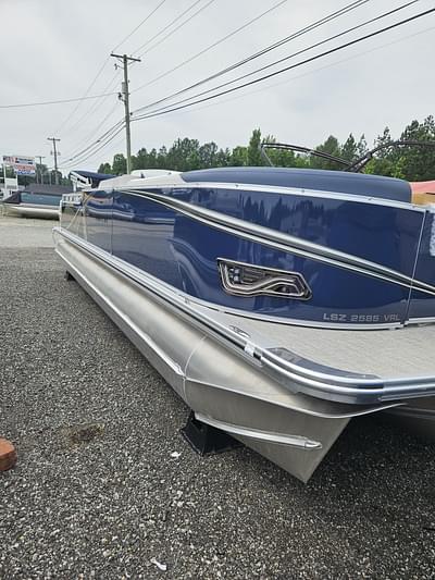 BOATZON | 2025 Avalon Catalina 25 FT Versatile Rear Lounger BOATZON | 2025 Avalon Catalina 25 FT Versatile Rear Lounger