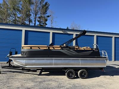 BOATZON | 2025 Avalon Venture 85 23 FT Elite Windshield BOATZON | 2025 Avalon Venture 85 23 FT Elite Windshield