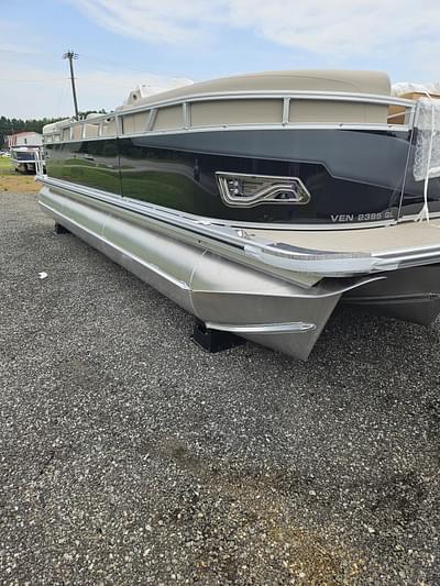 BOATZON | 2025 Avalon Venture 85 23 FT Quad Lounger BOATZON | 2025 Avalon Venture 85 23 FT Quad Lounger