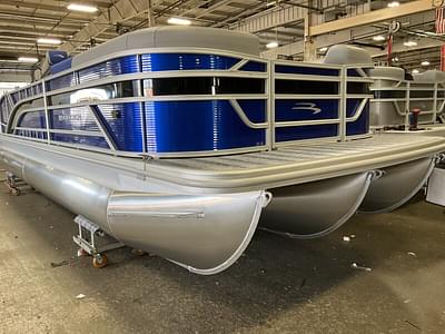 BOATZON | 2025 Bennington 23 SSB SWINGBACK TRITOON BOATZON | 2025 Bennington 23 SSB SWINGBACK TRITOON