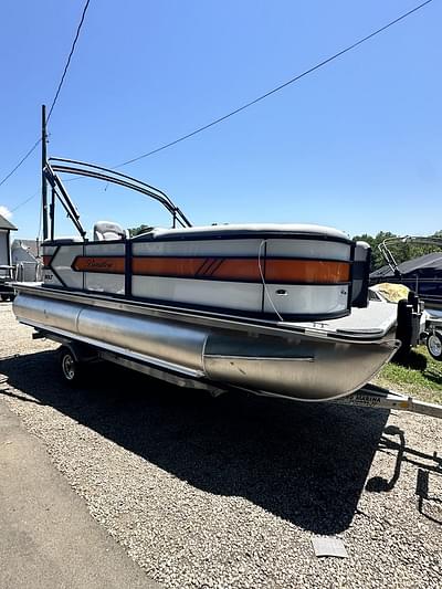 BOATZON | 2025 Bentley Pontoons Bentley Bolt