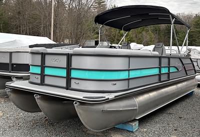 BOATZON | 2025 Bentley Pontoons Legacy 243 Swingback BOATZON | 2025 Bentley Pontoons Legacy 243 Swingback