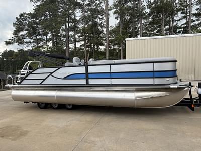 BOATZON | 2025 Bentley Pontoons Legacy Swingback 220 BOATZON | 2025 Bentley Pontoons Legacy Swingback 220