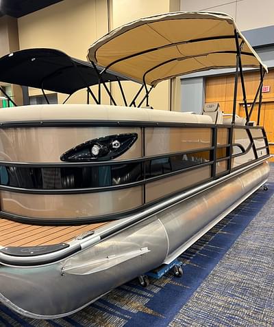 BOATZON | 2025 Bentley Pontoons Legacy Swingback 243