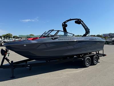 BOATZON | 2025 Centurion FE22