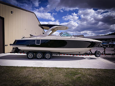 BOATZON | 2025 Chris Craft LAUNCH GT 31 MN STERN DRIVE