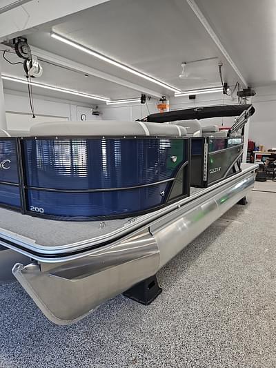 BOATZON | 2025 Crest Pontoons Classic 200 SLC Tritoon wMercury 150 BOATZON | 2025 Crest Pontoons Classic 200 SLC Tritoon wMercury 150