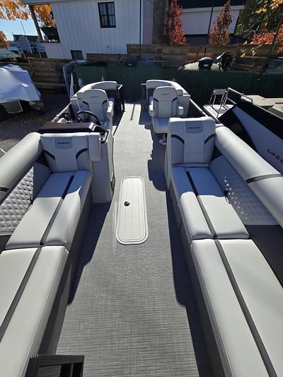 BOATZON | 2025 Crest Pontoons Classic 220 SLS BOATZON | 2025 Crest Pontoons Classic 220 SLS